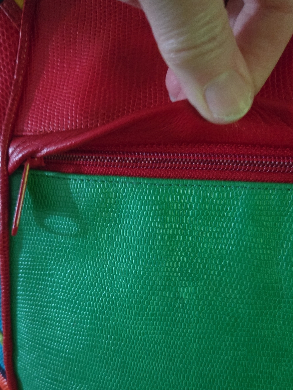 Vintage, Late 80's, Early 90's Colorful Plaid Shoulder Bag in Red, Green & Blue - Picture 4 of 9